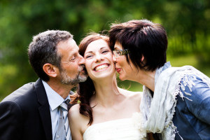 braut mit eltern fotoshooting