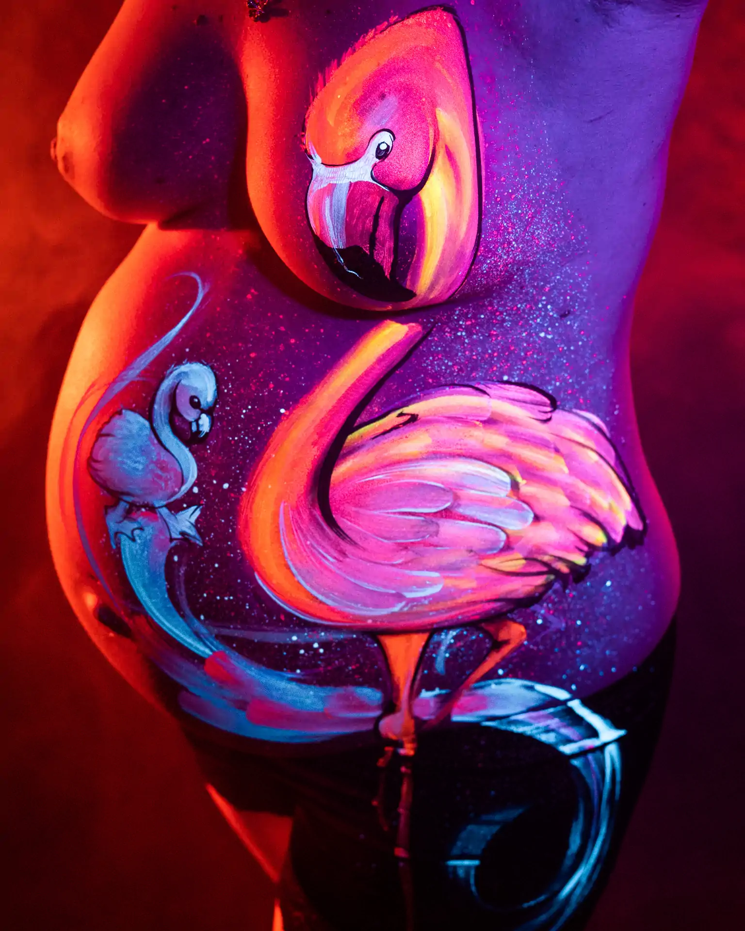Individuelles Bodypainting Motiv auf Babybauch mit klarer Bildwirkung